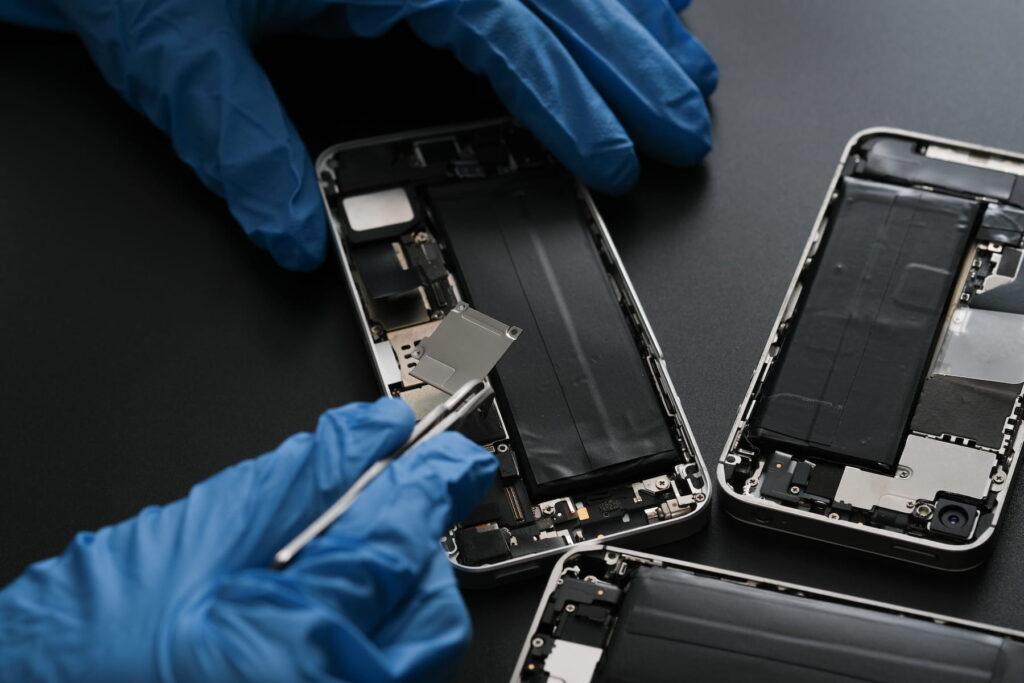 Apple Store vs Local Repair in Virginia: Wait Times, Parts and What You Actually Pay